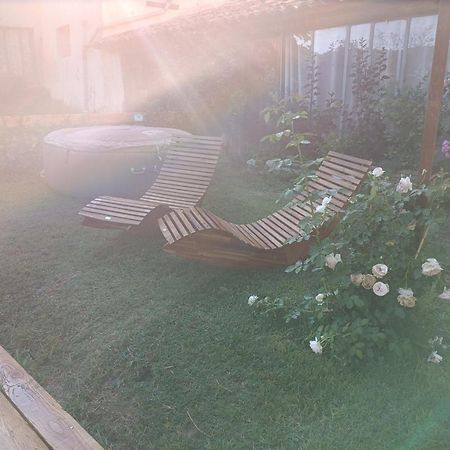 Jolie Maisonnette Niozelles Bagian luar foto