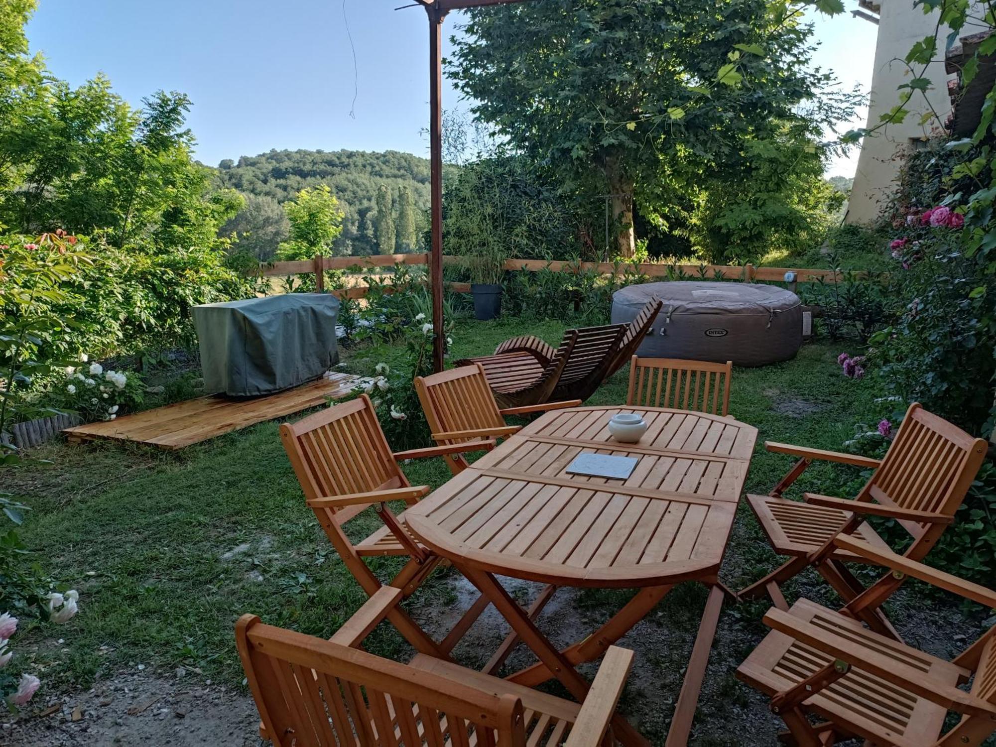 Jolie Maisonnette Niozelles Bagian luar foto