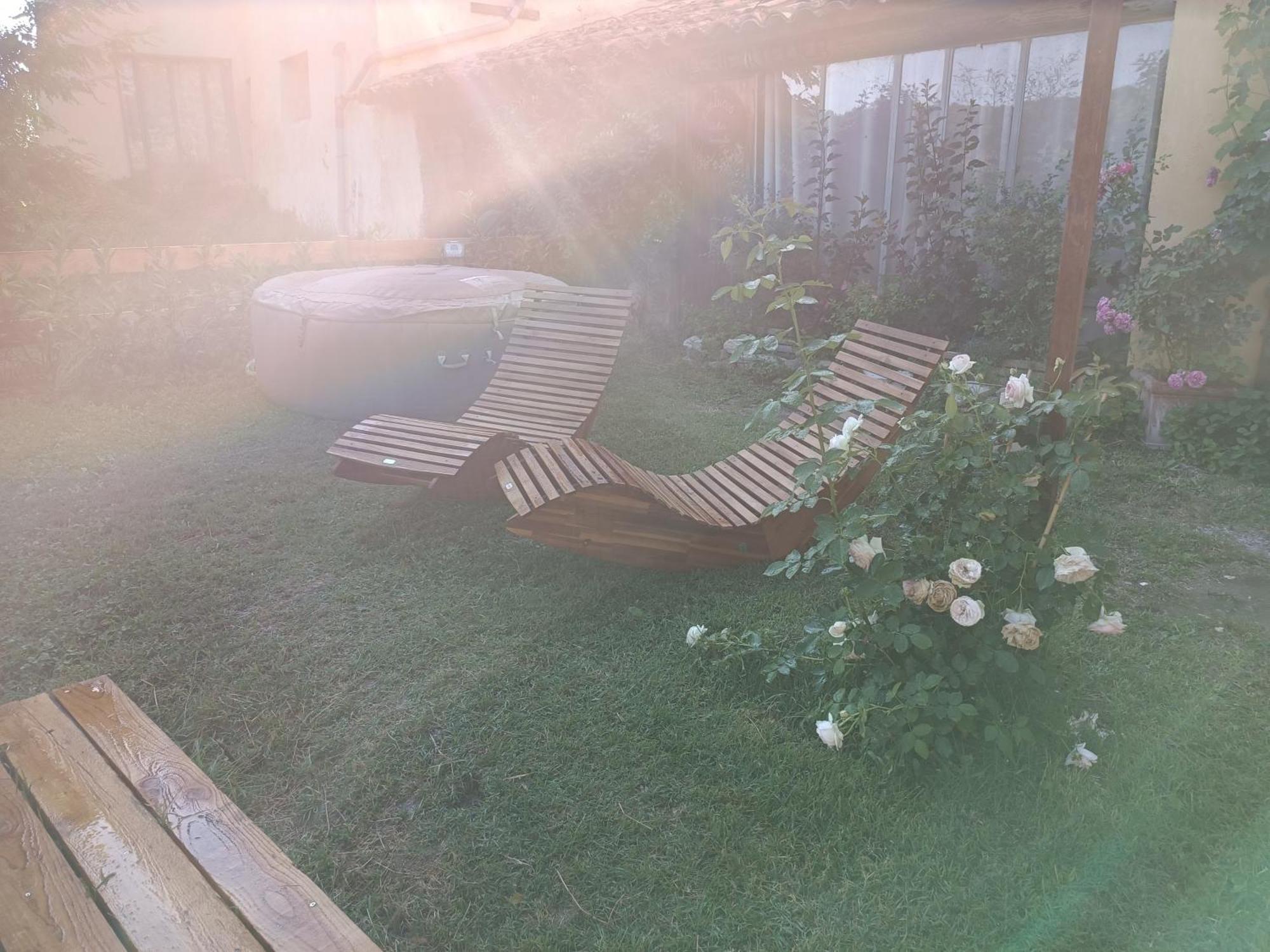 Jolie Maisonnette Niozelles Bagian luar foto